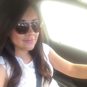 Meet your Posher, Carina